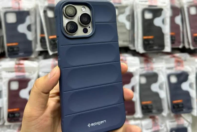 SPIGEN PUFFER CASEš„
