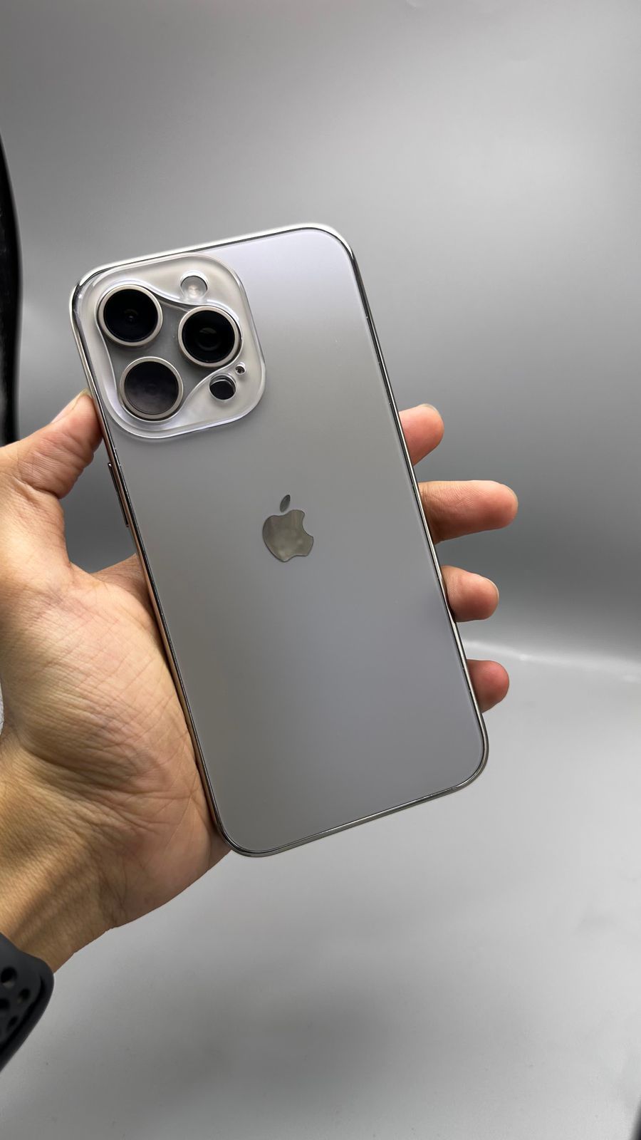 Nano frosted cut camera case with apple logo